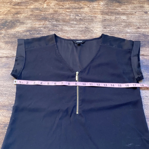 Super soft black zipper top by express - Picture 5 of 7